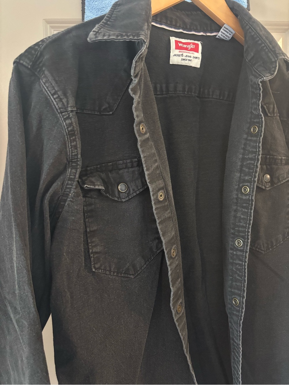 Wrangler Men's Black Denim Jean Jacket with Snap Pockets